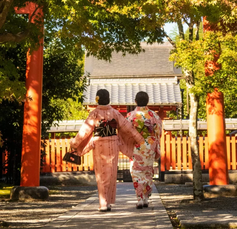 Jenter med kimono
