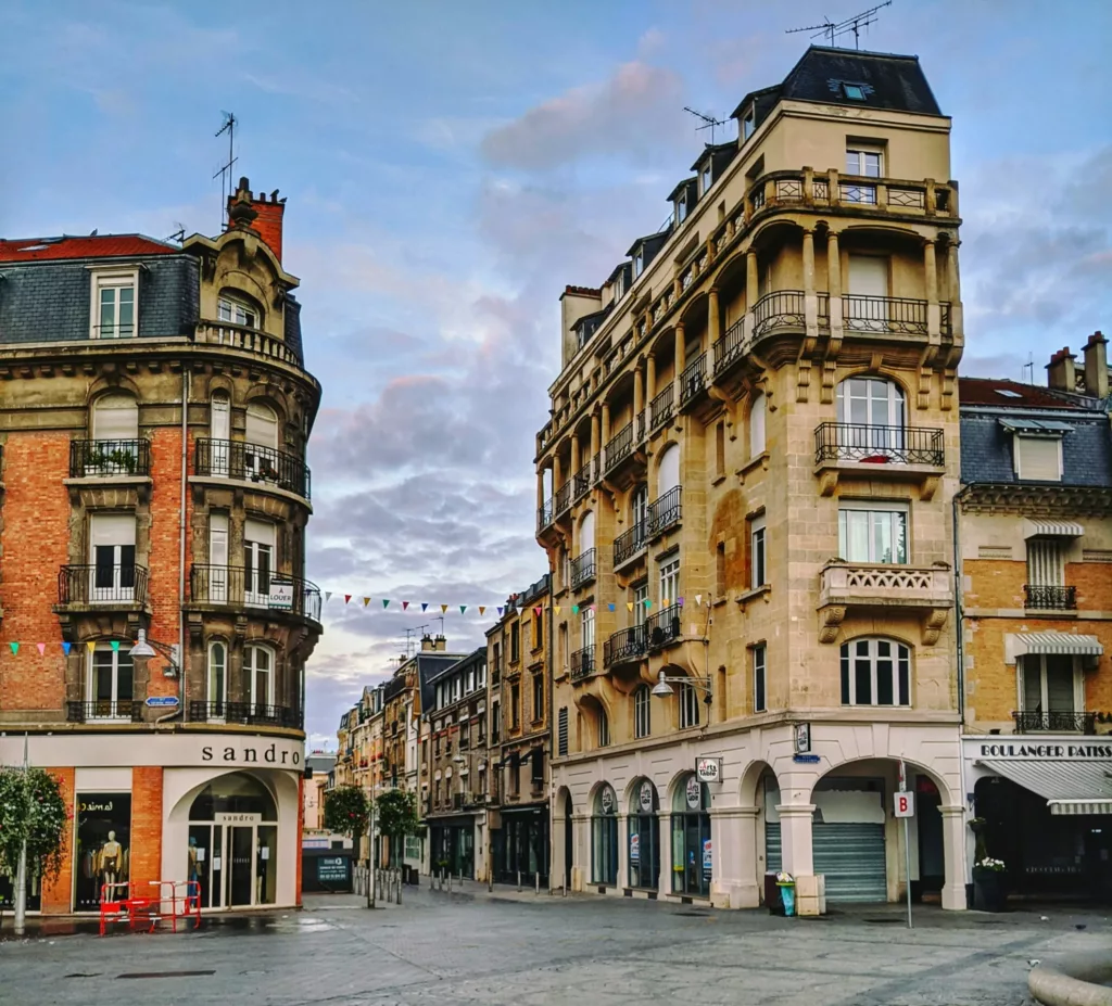 Arkitektur på et torg i Reims, Frankrike